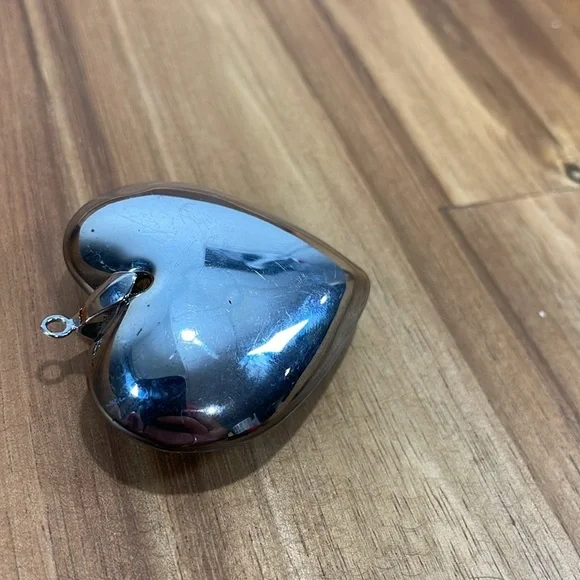 Elegant Mirror Reflecting Silver Heart Pendant Necklace - Picture 8 of 9